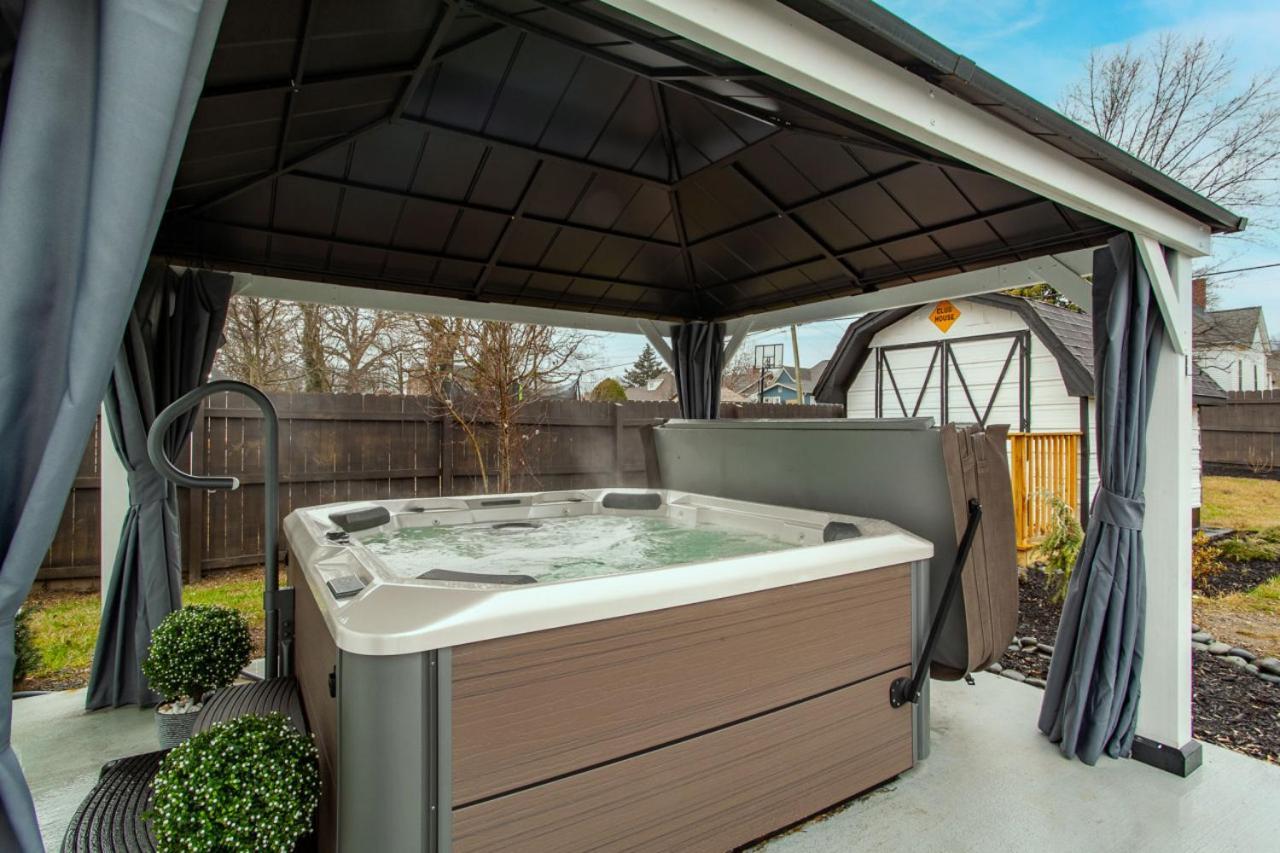 Blue Valley Inn - Hot Tub & Spacious Play Area! Knoxville Ngoại thất bức ảnh